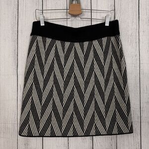 Fenn Wright Manson Women's Large Black & White Chevron Knit Pull-On Skirt